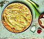 Quiche s jarními cibulkami, modřenínem a tymiánem
