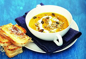 Mrkvová polévka se semínky