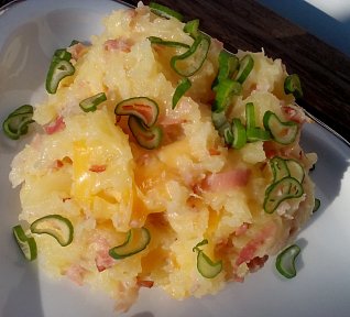 Šťouchané brambory s uzeným sýrem