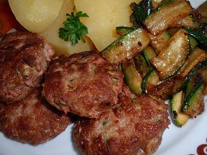 Karbanátky s cuketou Karbanátky s cuketou
