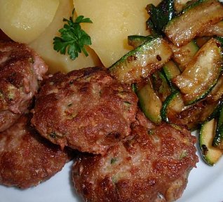 Karbanátky s cuketou