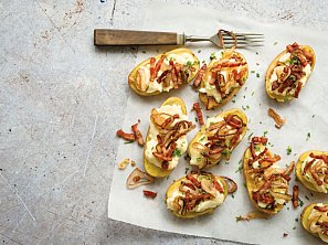 Pečené brambory s brynzou a slaninou