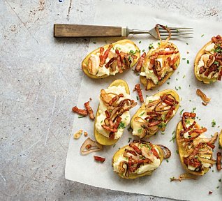 Pečené brambory s brynzou a slaninou