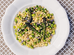 Pasta riso s chřestem a hráškem