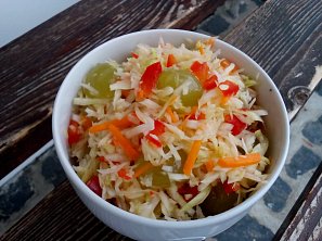 Zelný salát nejen s hroznovým vínem