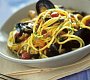 Spaghetti cozze e capperi con pomodorini