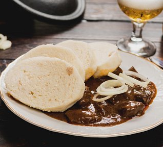 Guláš z divočáka (kančí guláš)