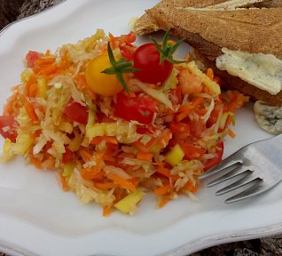 Zeleninový salát se zelím