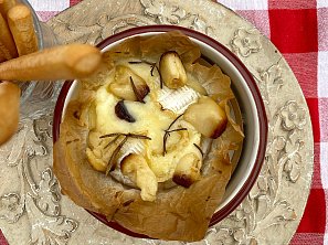 Rozpečený camembert s česnekem