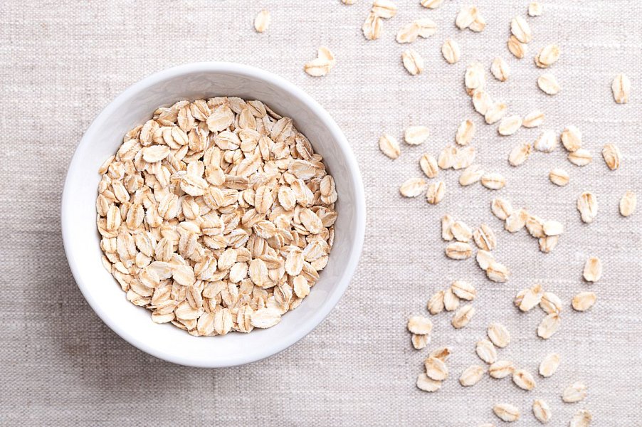 Nepečené ovesné sušenky s arašídovým krémem