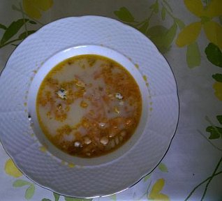 Mrkvová polévka s cizrnou a nivou