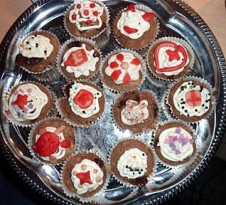 Muffiny čokoládovo jahodové s nugetou Muffiny čokoládovo jahodové s nugetou