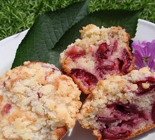 Třešňové (višňové) muffiny / koláč Třešňové (višňové) muffiny / koláč