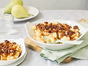 Hruškový crumble s perníkem