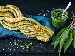 Chlebový cop s medvědím česnekem