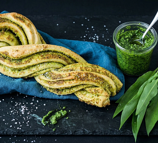 Chlebový cop s medvědím česnekem