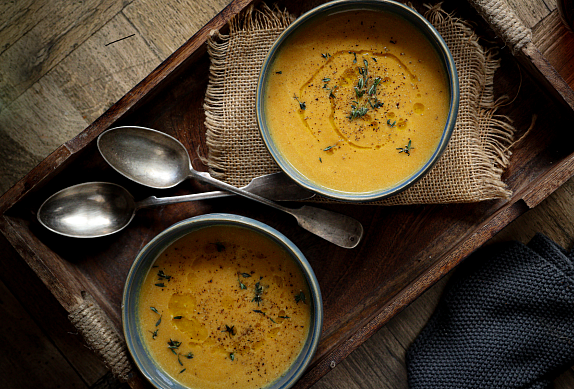 Polévka z pečené mrkve a červené čočky