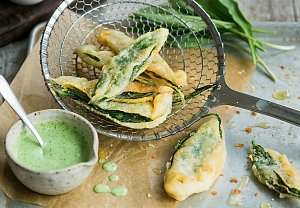 Smažený medvědí česnek v těstíčku