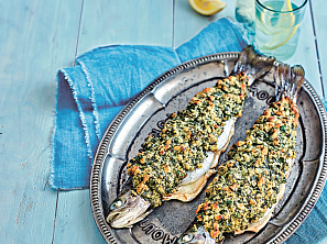 Pstruh s bylinkovou krustou