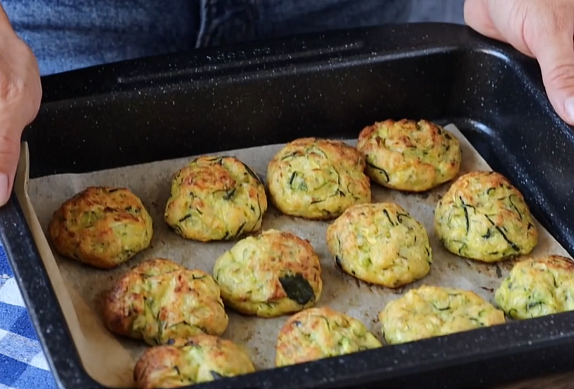 Cuketové kuličky v rajčatové omáčce