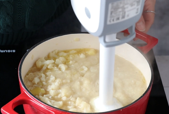 Květákový krém s parmazánem