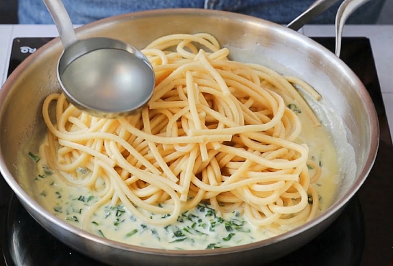 Krémové těstoviny s medvědím česnekem