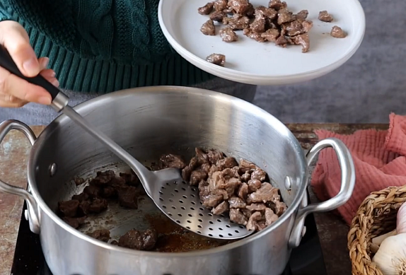 Klasická gulášová polévka