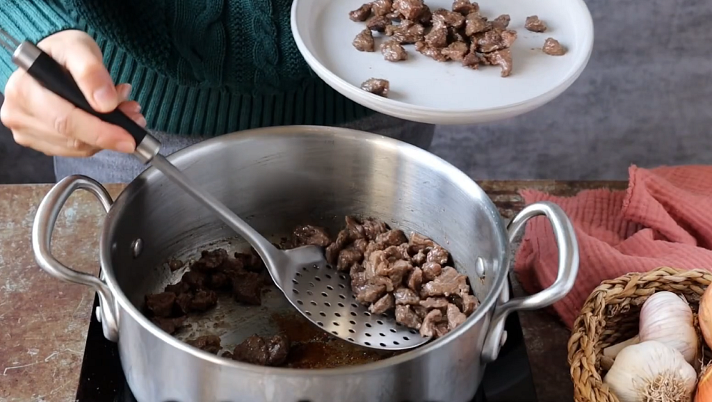 Klasická gulášová polévka