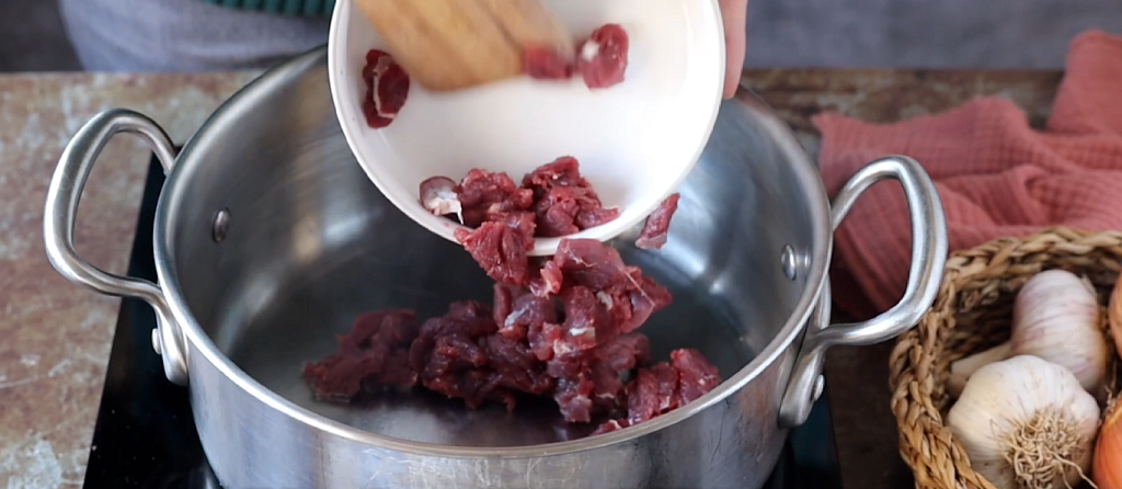 Klasická gulášová polévka