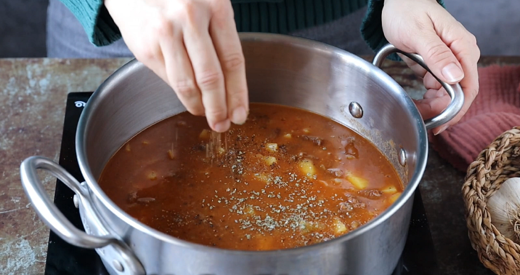 Klasická gulášová polévka