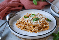 Těstoviny s omáčkou z pečené zeleniny