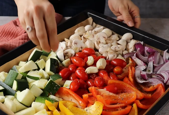 Těstoviny s omáčkou z pečené zeleniny