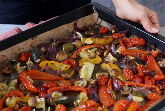 Těstoviny s omáčkou z pečené zeleniny