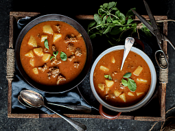 Klasická gulášová polévka