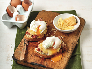 Topinky se sýrem, šunkou a vejcem