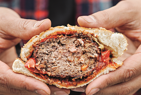 Hovězí burger s čedarem a jalapeños